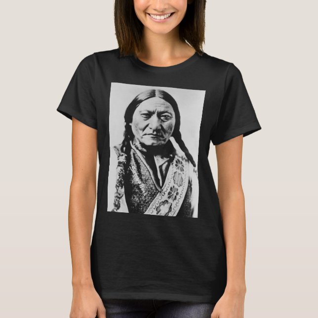 Camiseta Nativo Americano: Lakota Toro Sentado Fuerte Bufor (Anverso)