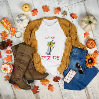 Camiseta Nativo americano todavía aquí Ayasha dibujo gris