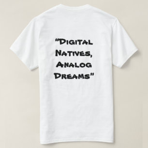Camiseta "Nativos digitales, sueños analógicos" en blanco