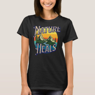 Camiseta NATURE HEALS Retro Mountains Landscape