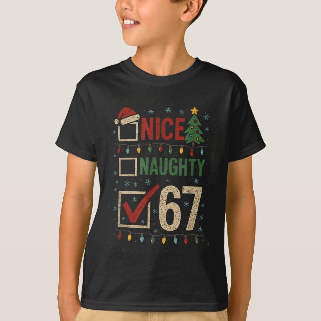 Camiseta Naughty Nice 67 Christmas Humor  (Anverso)