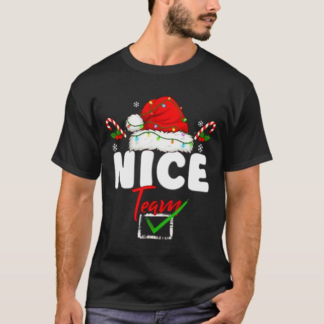 Camiseta Naughty Or Nice Team Matching Christmas Pajama Men (Anverso)