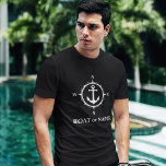 Camiseta Nautical Compass Anchor Your Bote o Name Black<br><div class="desc">Una brújula náutica y un ancla con su nombre o nombre de barco en una camiseta negra.</div>