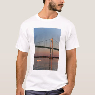 Camiseta Navegando y saliendo de la Isla de New Port Road