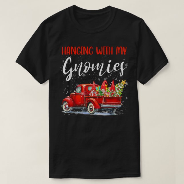 Camiseta Navidades Colgando Con Mis Gnomies Red Truck Xmas  (Diseño del anverso)