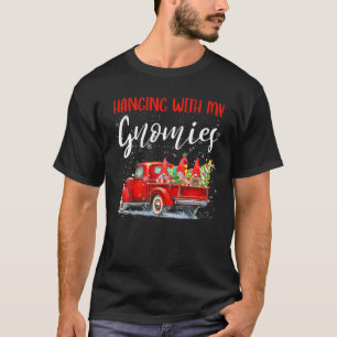 Camiseta Navidades Colgando Con Mis Gnomies Red Truck Xmas 