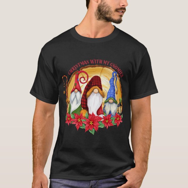 Camiseta Navidades Con Mis Gnomies Tres Gnomis Con Whimsi (Anverso)