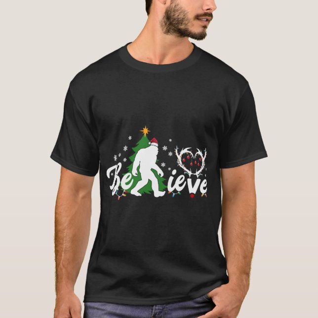 Camiseta Navidades curiosos en pie de página creen que es m (Anverso)