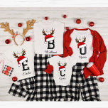 Camiseta Navidades de familia monogramados que coinciden co<br><div class="desc">Camisetas de Navidades de familia monogramados que coinciden con ropa</div>