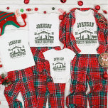 Camiseta Navidades de la Natividad Cristiana Personalizada<br><div class="desc">Celebra el verdadero significado de la temporada con nuestra camiseta personalizada de Navidades de la Natividad Cristiana. Con una bella escena nativa, esta camiseta de Navidades de la familia personalizado es una manera encantadora de honrar el nacimiento de Cristo mientras se mantiene elegante y festivo. Personalice cada camisa con los...</div>