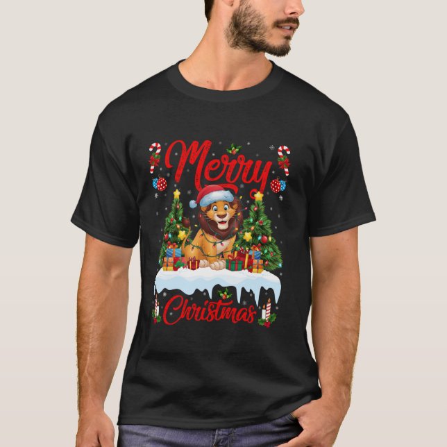 Camiseta Navidades de leones de árbol de navidad iluminando (Anverso)