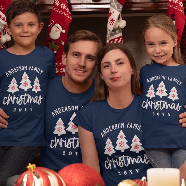 Camiseta Navidades de nombre de familia Snowflake de árbol  (Subido por el creador)