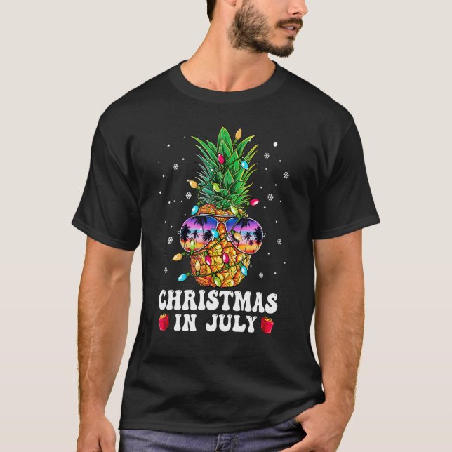 Camiseta Navidades De Piña En Julio En Las Playas De Aloha  (Anverso)