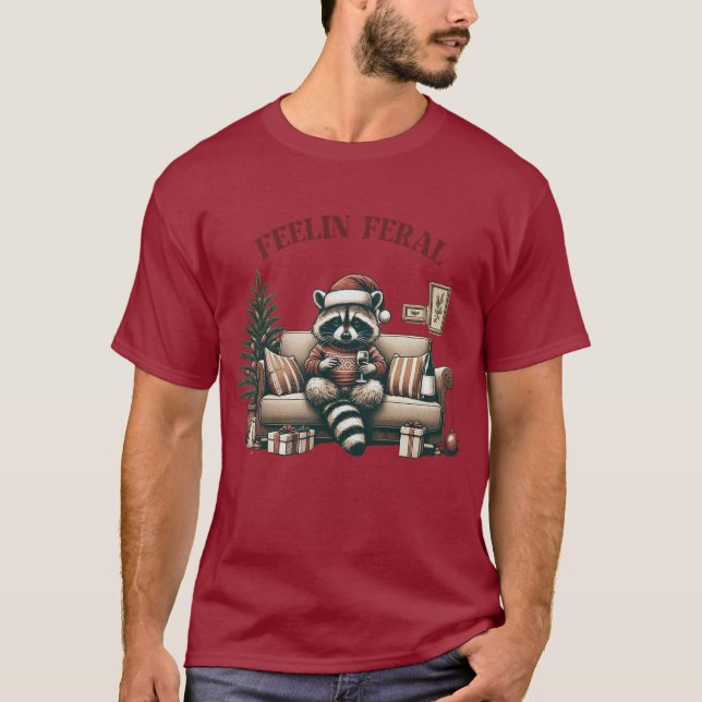 Camiseta Navidades de Raccoon Feelin Feral (Anverso)