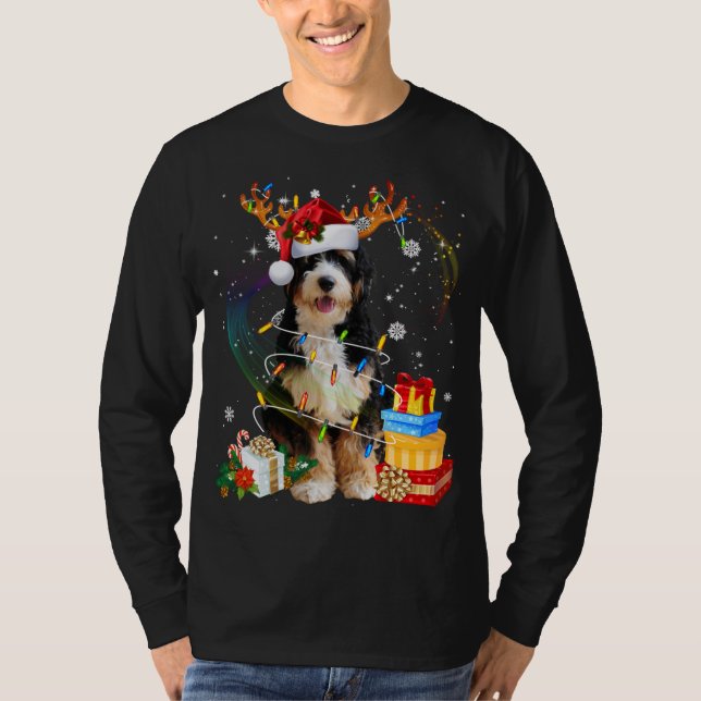 Camiseta Navidades de renos de Bernedoodle iluminan a perro (Anverso)