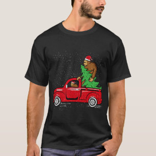 Camiseta Navidades de Santa Bigfoot Riding Red Truck Sasqua