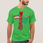 Camiseta Navidades divertidos<br><div class="desc">La camisa fiesta de los Navidades perfectos: completa con un nombre personalizado,  corbata de Navidades rojos y un bastón de caramelo en el bolsillo!</div>