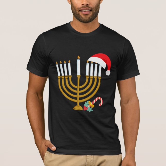 Camiseta Navidades felices Hanukkah Santa Hat Menorah judío (Anverso)