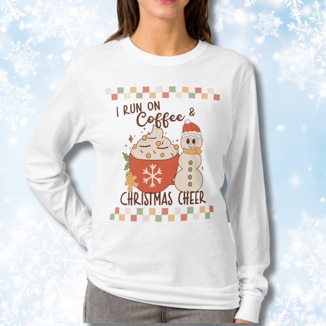 Camiseta Navidades feos (I run on Coffee and Christmas Cheer Retro Christmas Shirt)