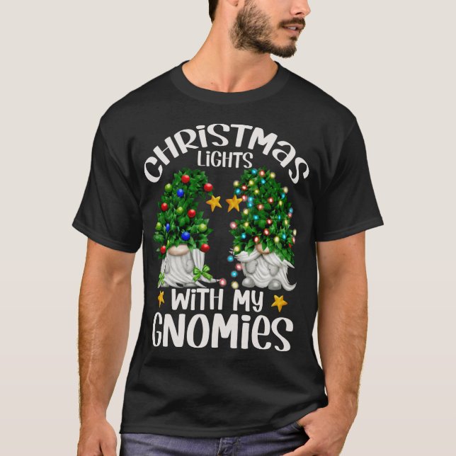 Camiseta Navidades Iluminan Con Mis Gnomías - Divertido Árb (Anverso)