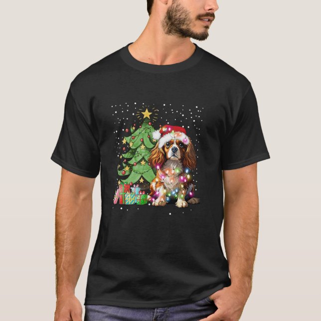 Camiseta Navidades Iluminan Funny Cavalier King Charles Spa (Anverso)