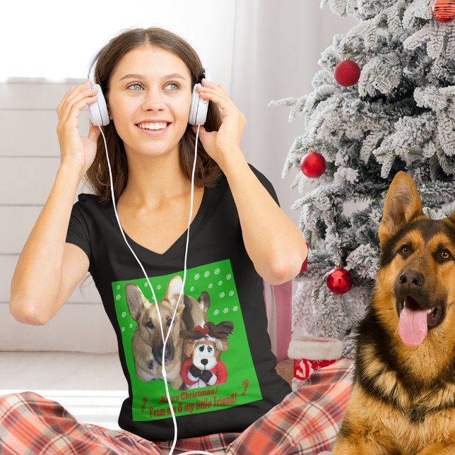 Camiseta Navidades Pastor alemán, cuello-V de mujeres renas (Christmas German Shepherd, Reindeer Women's V-Neck T-Shirt)