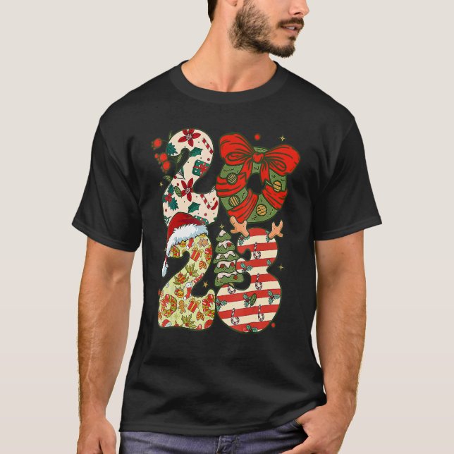 Camiseta Navidades Retro Groovy 2023 Familia Cute de Año Nu (Anverso)