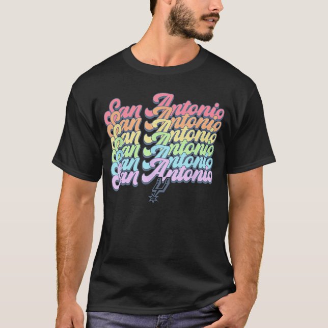 Camiseta NBA San Antonio Spurs Pastel Rainbow Pride Stack g (Anverso)