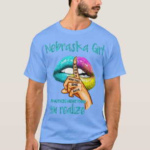 Camiseta Nebraska Chica sabe más de lo que dice