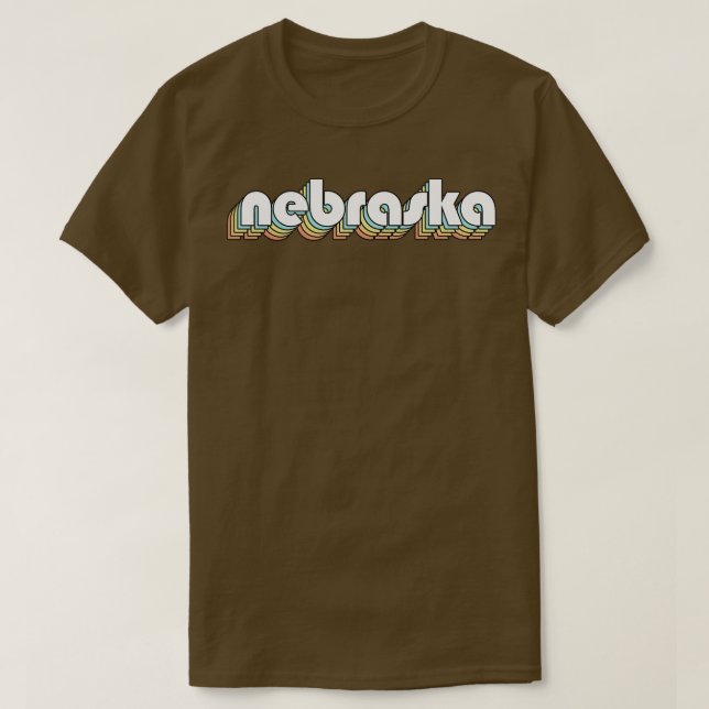 Camiseta Nebraska Retro Typografía Arcoiris Estilo Harto (Diseño del anverso)