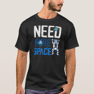 Camiseta Necesita más espacio introvertido astronauta Adu a
