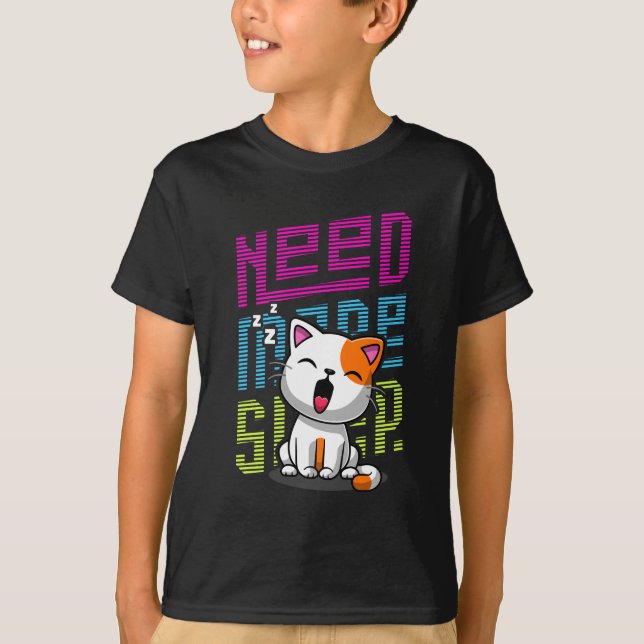 Camiseta Necesita más sueño | Divertida expresión de bostez (Anverso)