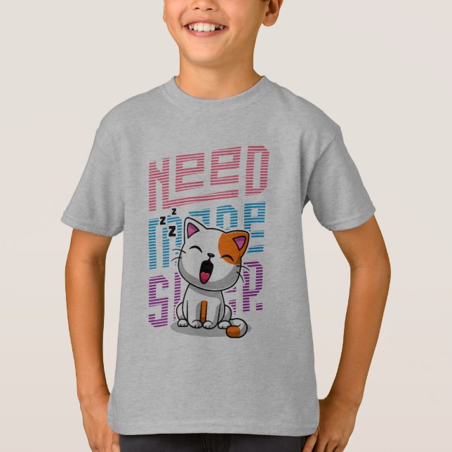 Camiseta Necesita más sueño | Divertida expresión de bostez (Anverso)