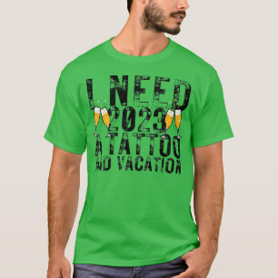Camiseta Necesito 2023 un tatuaje y un divertido NYE Happ p
