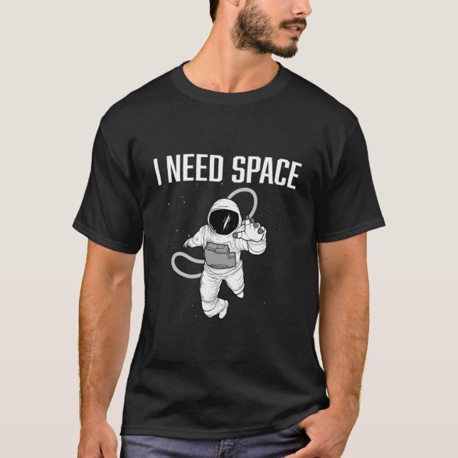 Camiseta Necesito Algo De Espacio Astronauta Espacial (Anverso)
