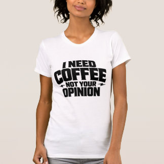 Camiseta Necesito café, no tu opinión. Diseño tipográfico