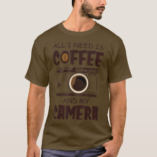 Camiseta Necesito café y la mejor fotografía de mi cámara