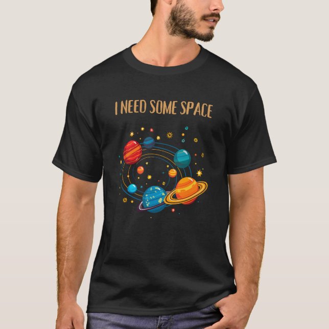 Camiseta NECESITO ESPACIO – Divertido Sistema Solar  (Anverso)