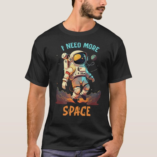 Camiseta Necesito más espacio: Colección de Años Cósmicos (Anverso)