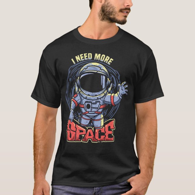Camiseta Necesito más espacio con astronauta (Anverso)