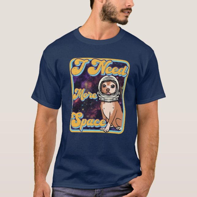 Camiseta Necesito más espacio - Gracioso Astronau Retro Chi (Anverso)
