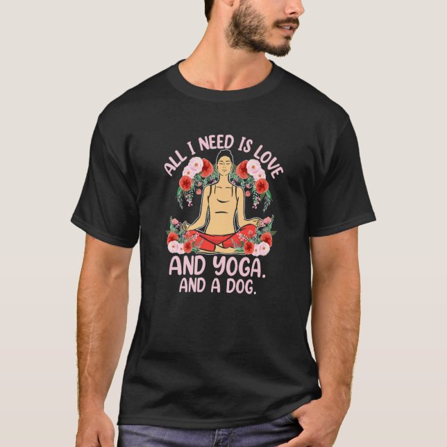 Camiseta Necesito Que El Perro De Yoga Ama La Meditación Re (Anverso)