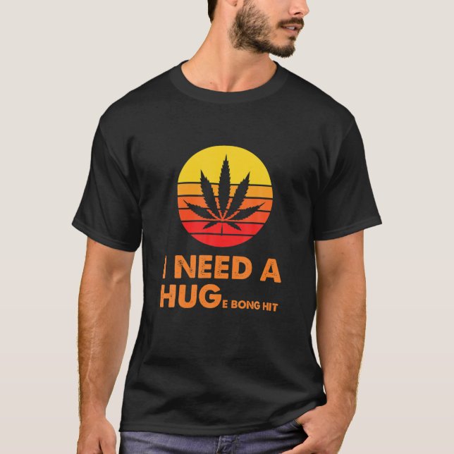 Camiseta Necesito Un Enorme Bong Hit Weed Cannibis Retro St (Anverso)