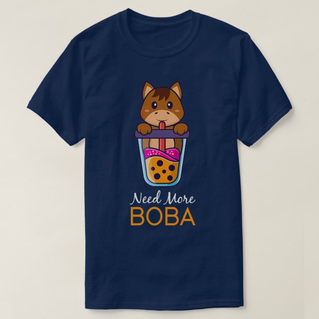 Camiseta Need more boba Cute horse enjoying Bubble Tea (Diseño del anverso)