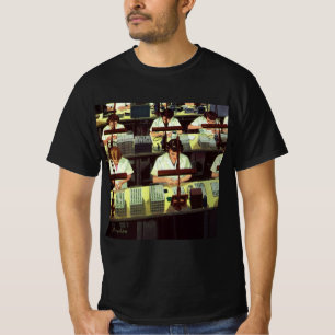 Camiseta Negocio Antiguo, Trabajadoras de Línea de Ensambla