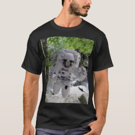 Camiseta negra Astronauta Explora la Tierra