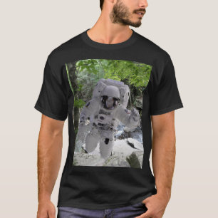 Camiseta negra Astronauta Explora la Tierra