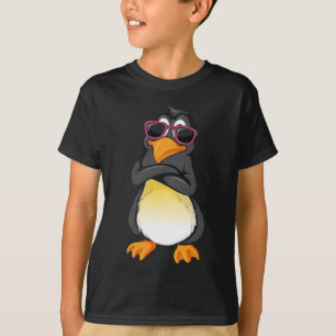 Camiseta negra básica de un niño pingüino de Guay