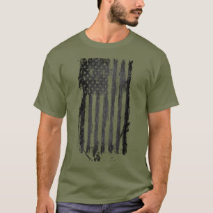 Camiseta negra con bandera americana desgastada