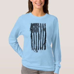 Camiseta negra con la bandera americana desgastada